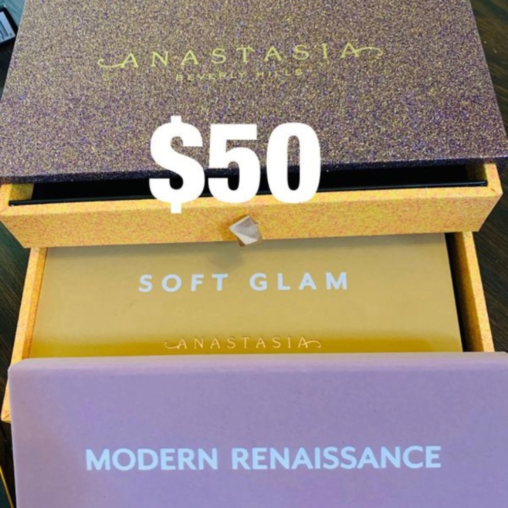 Anastasia Holiday Vault